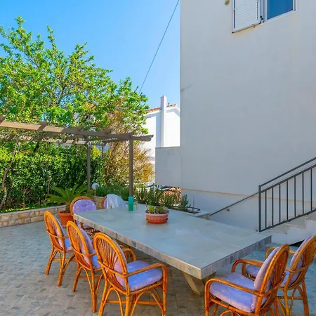 Nice In Hvar With Kitchen Hvar Town