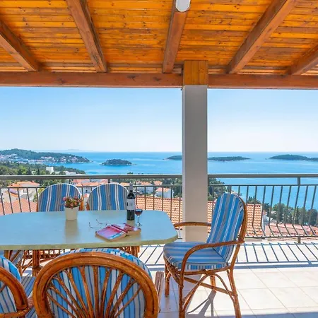 Nice In Hvar With Kitchen Apartman