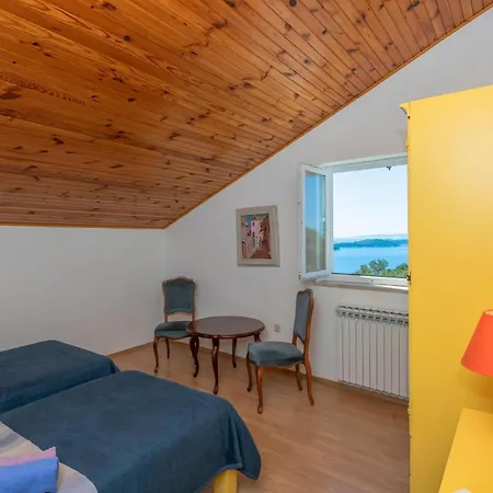 Apartman Nice In Hvar With Kitchen
