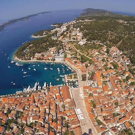 Nice In Hvar With Kitchen